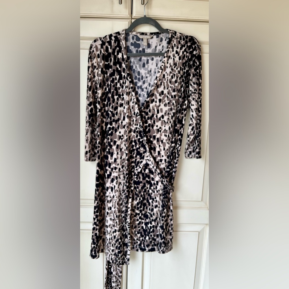 Banana Republic Black and Cream Print Midi Dress.  Large petite.